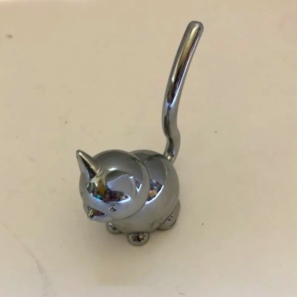 Silver Cat Ring Holder - Picture 4 of 10